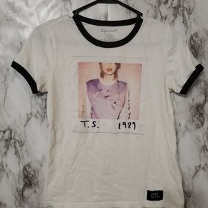 Taylor Swift 1989 tour shirt